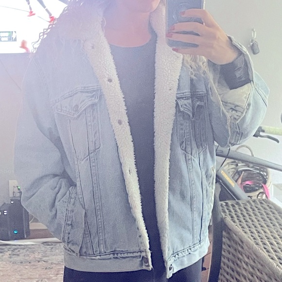 Levi's Other - Levi’s vintage denim Sherpa lined jacket Medium